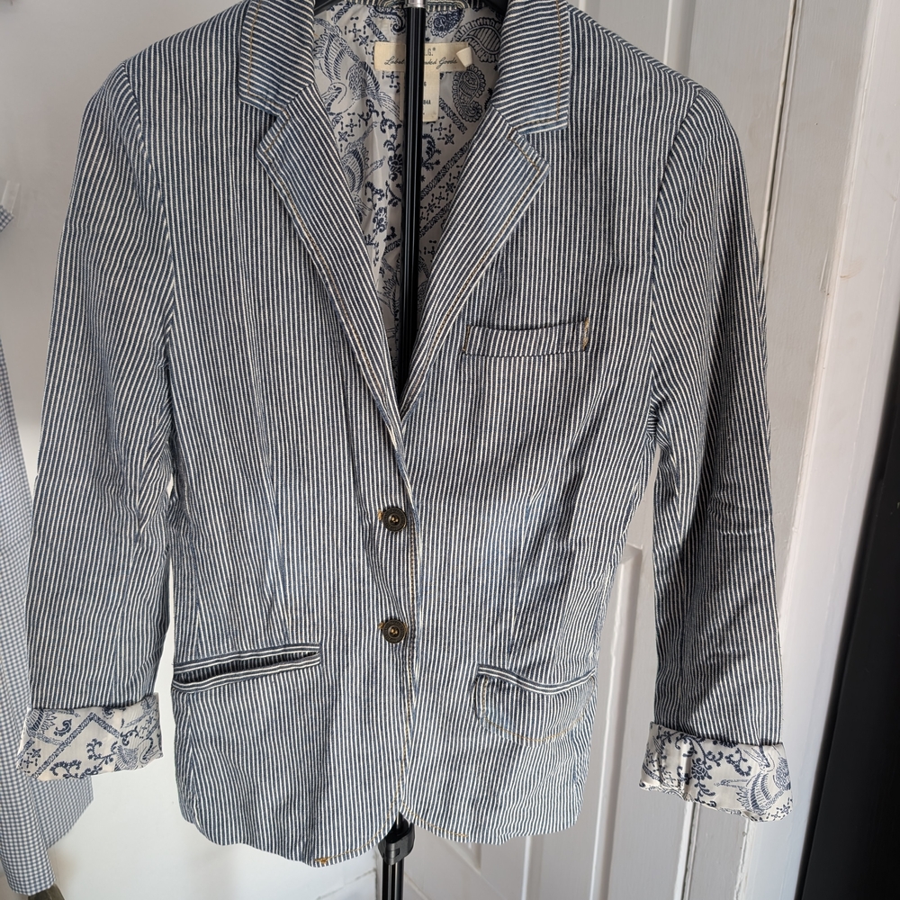 Elegant Women's Striped Blazer with Floral Lining